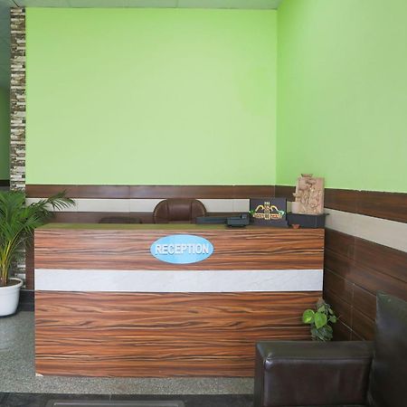 Capital O A-One Hotel Manesar Bagian luar foto