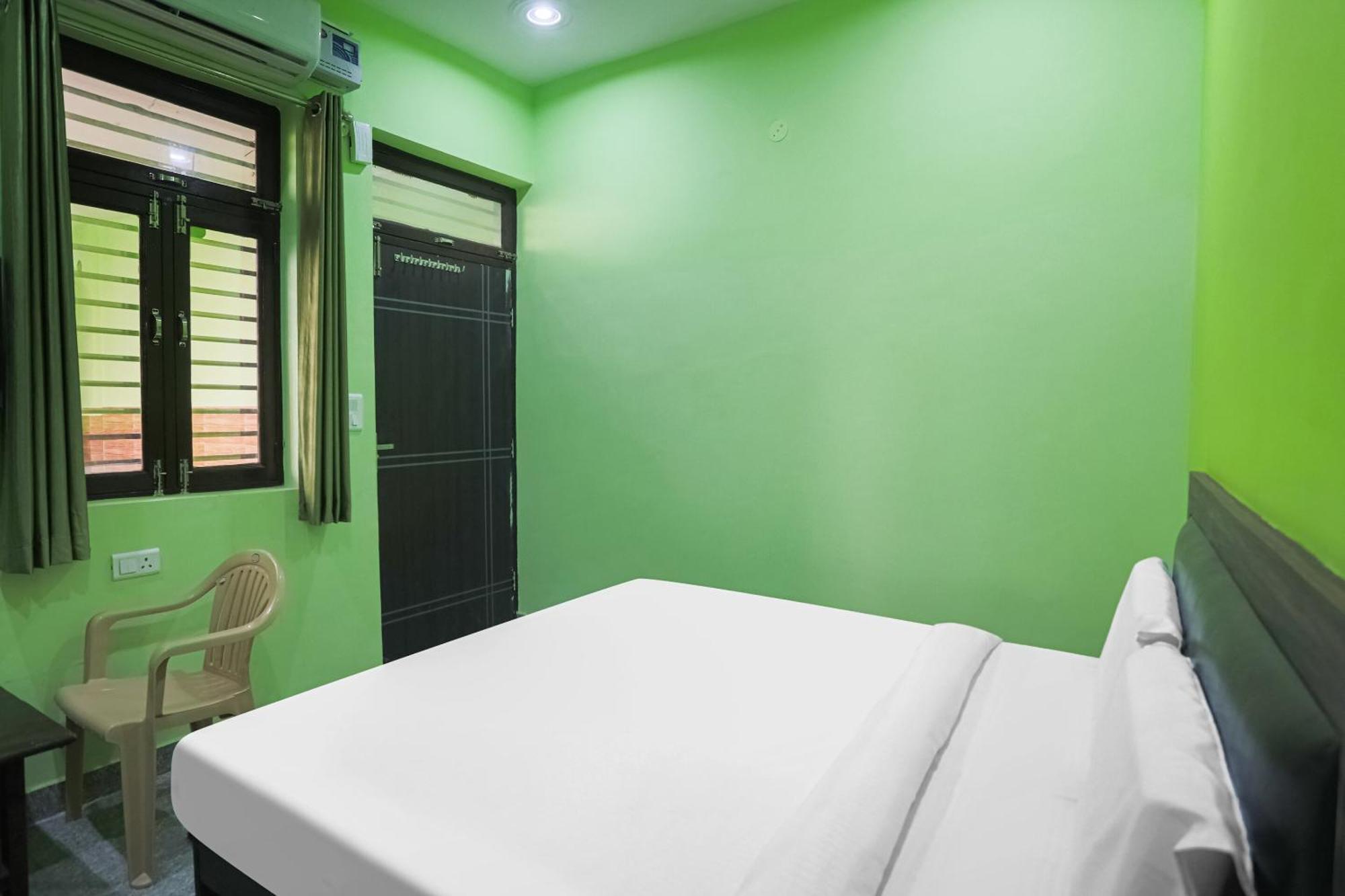 Capital O A-One Hotel Manesar Bagian luar foto