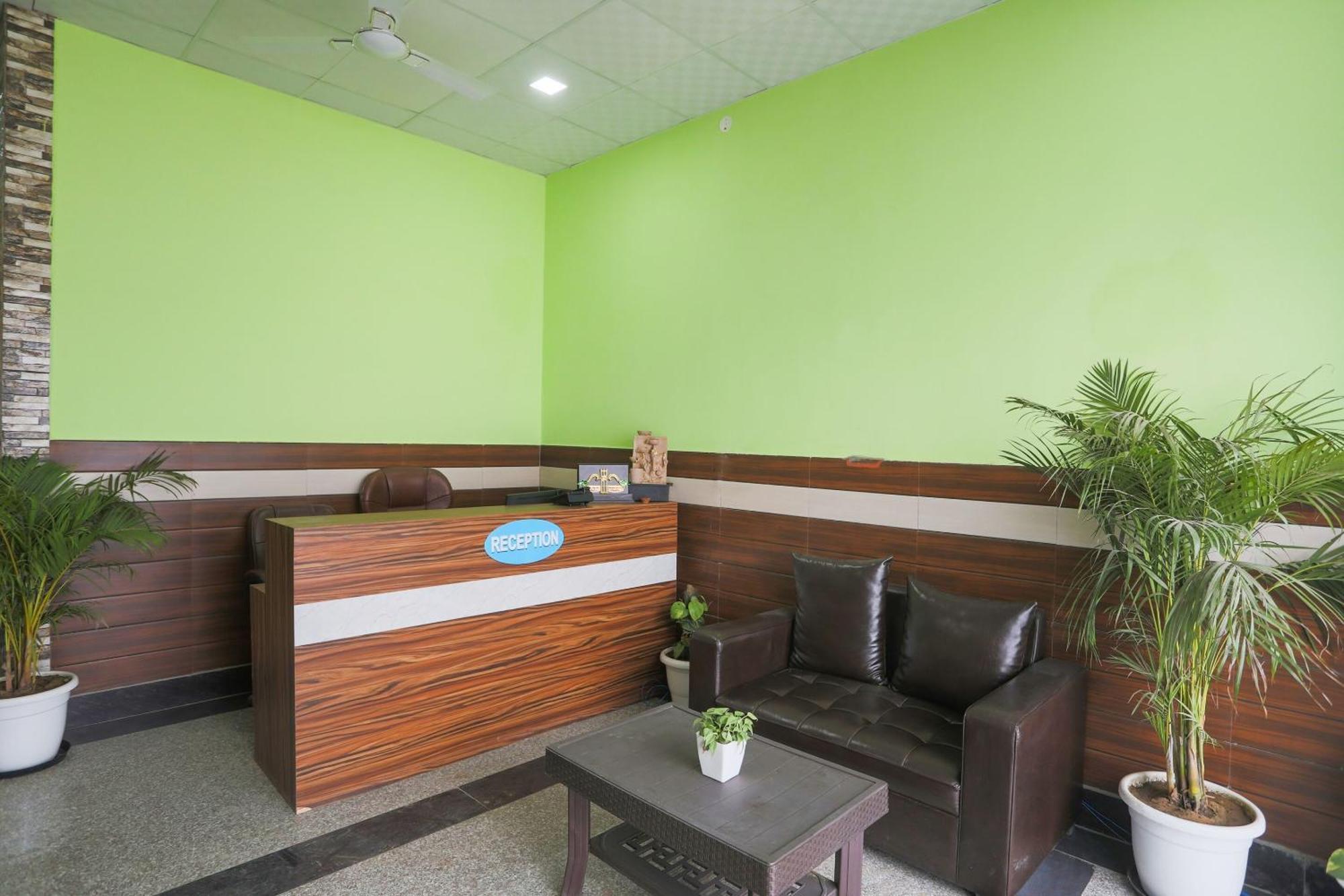 Capital O A-One Hotel Manesar Bagian luar foto