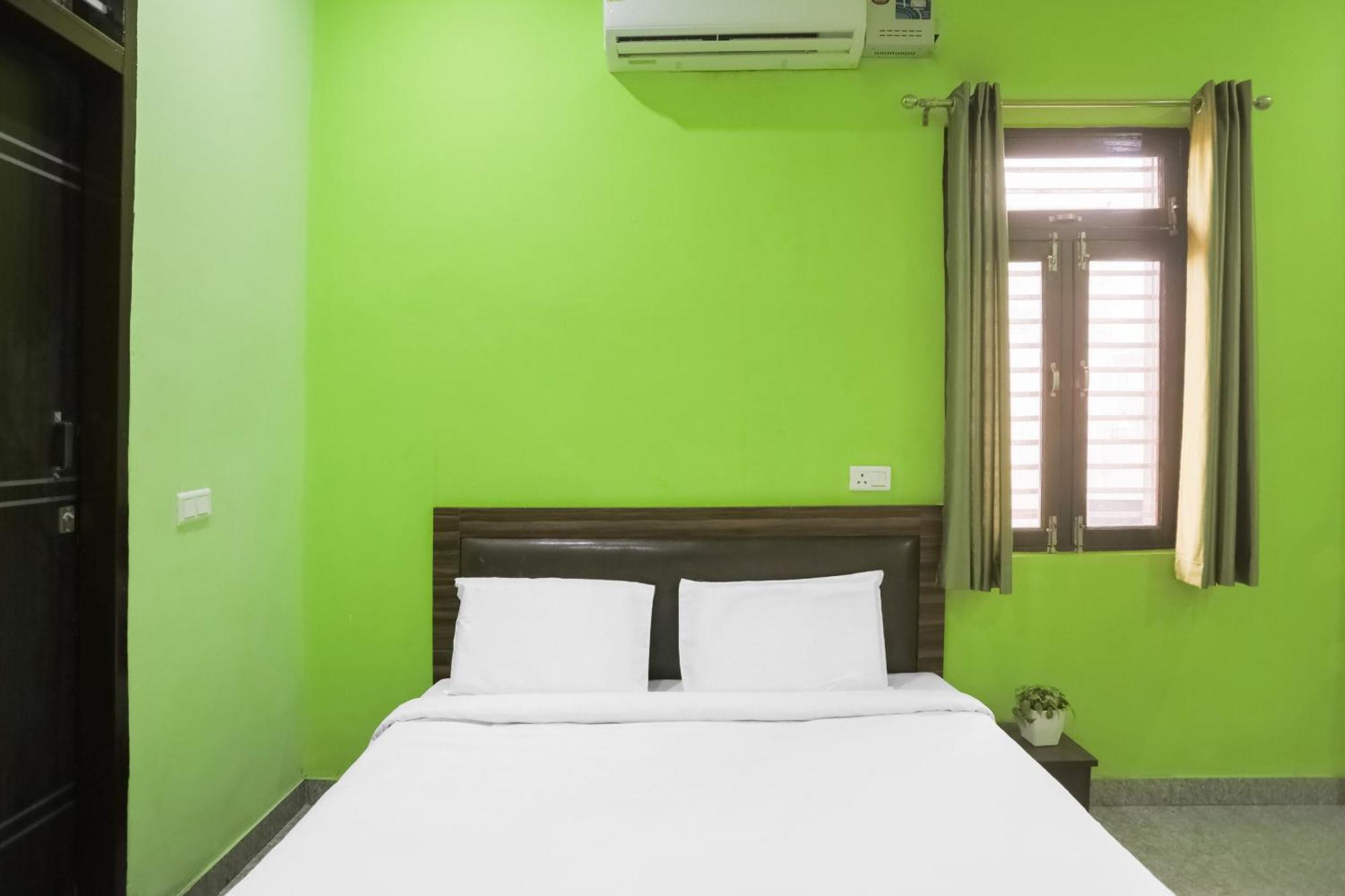 Capital O A-One Hotel Manesar Bagian luar foto