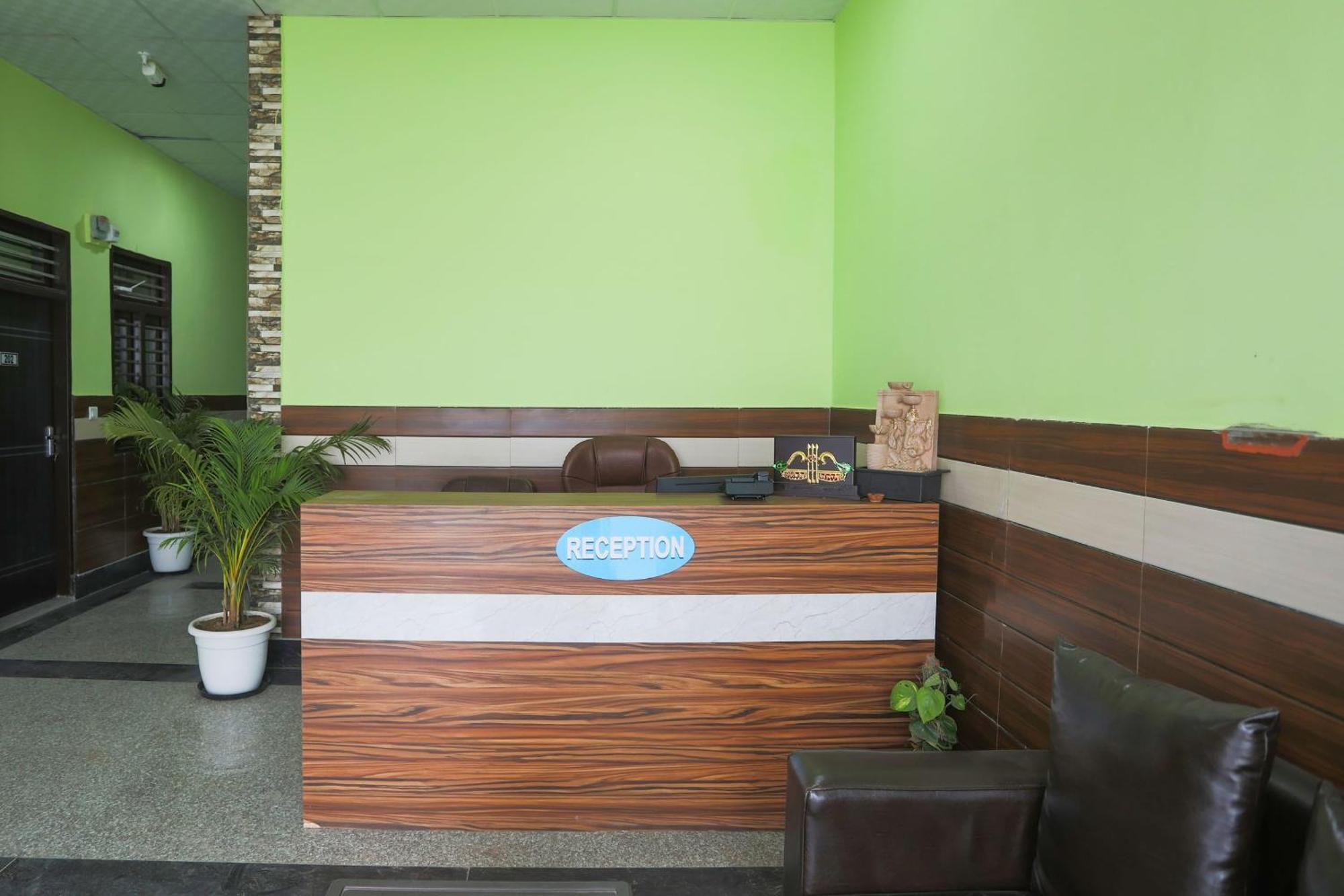 Capital O A-One Hotel Manesar Bagian luar foto