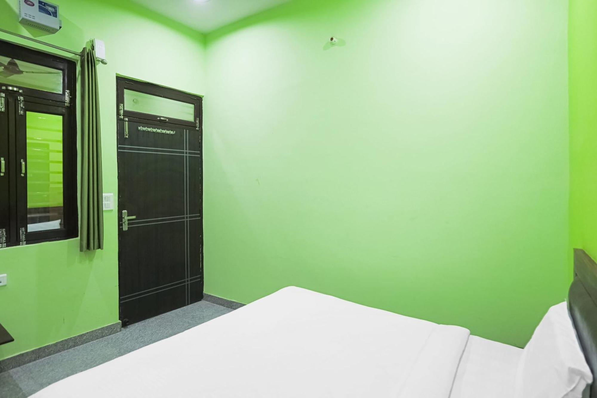 Capital O A-One Hotel Manesar Bagian luar foto