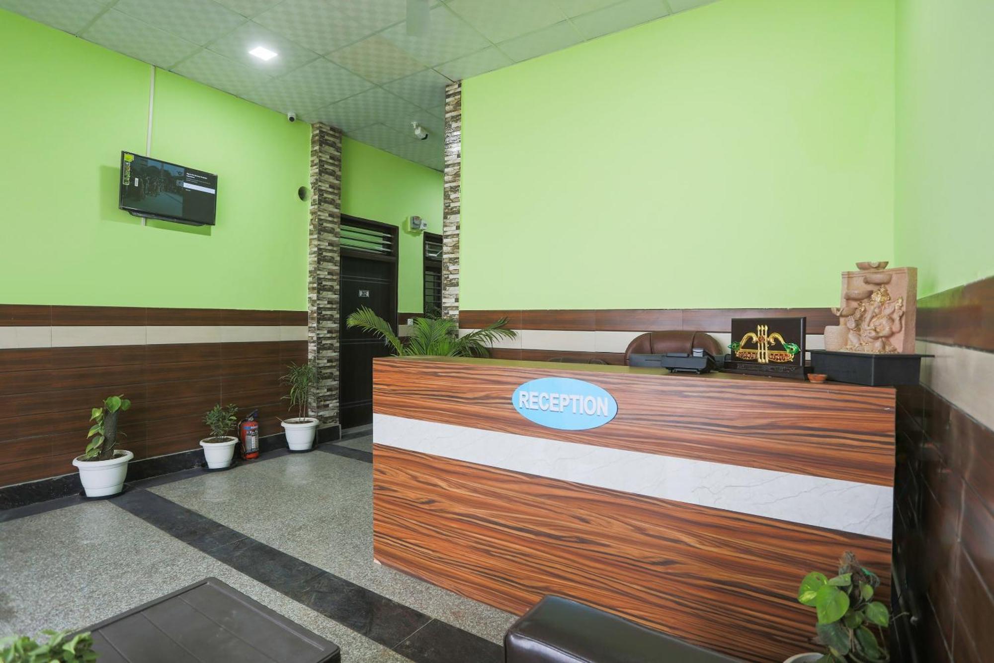 Capital O A-One Hotel Manesar Bagian luar foto